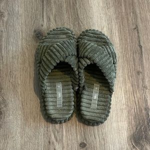 Zara Slides